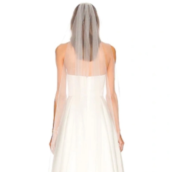 Revolve Ursa Wedding Veil - Picture 2 of 2